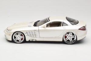 Mercedes SLR McLaren C199 White Maisto 1:18 31068 Diecast - image 4 of 8
