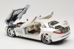 Mercedes SLR McLaren C199 White Maisto 1:18 31068 Diecast - image 5 of 8