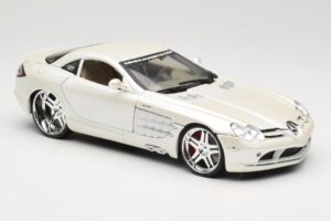 Mercedes SLR McLaren C199 White Maisto 1:18 31068 Diecast - image 6 of 8