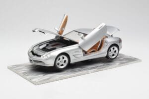Mercedes SLR Vision Silver Limited Edition With Aluminium Base Bburago 1:18 B66962102 Diecast - image 2 of 8