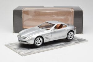 Mercedes SLR Vision Silver Limited Edition With Aluminium Base Bburago 1:18 B66962102 Diecast - image 8 of 8