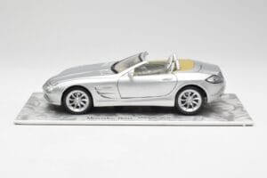 Mercedes SLR Vision Roadster Liquid Silver Maisto 1:18 B66963208 Diecast - image 4 of 8