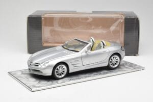 Mercedes SLR Vision Roadster Liquid Silver Maisto 1:18 B66963208 Diecast - image 8 of 8
