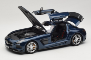 Mercedes SLS AMG Black Series Daytona Blue Metallic Minichamps 1:18 110033026 Diecast - image 2 of 8