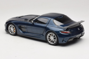 Mercedes SLS AMG Black Series Daytona Blue Metallic Minichamps 1:18 110033026 Diecast - image 7 of 8