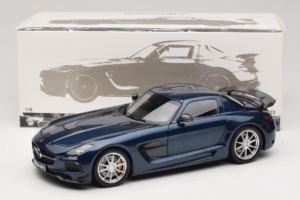 Mercedes SLS AMG Black Series Daytona Blue Metallic Minichamps 1:18 110033026 Diecast - image 8 of 8
