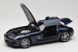 Mercedes SLS AMG C197 Blue Metallic Minichamps 1:18 100039021 Diecast - image 2 of 8