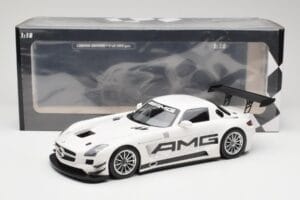 Mercedes AMG SLS C197 GT3 Street White Minichamps 1:18 151123107 Diecast - image 6 of 6