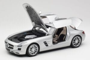 Mercedes SLS AMG C197 Iridium Silver Minichamps 1:18 100039026 Diecast - image 2 of 8