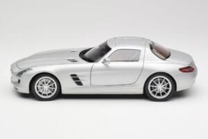Mercedes SLS AMG C197 Iridium Silver Minichamps 1:18 100039026 Diecast - image 4 of 8