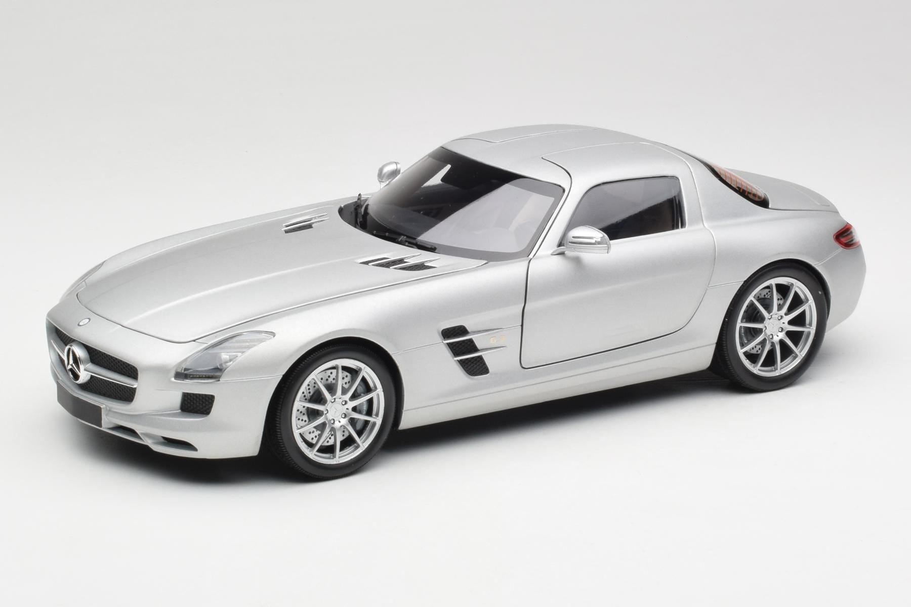 おもちゃ 1/18 メルセデスベンツSLS AMG ディーラーエディション