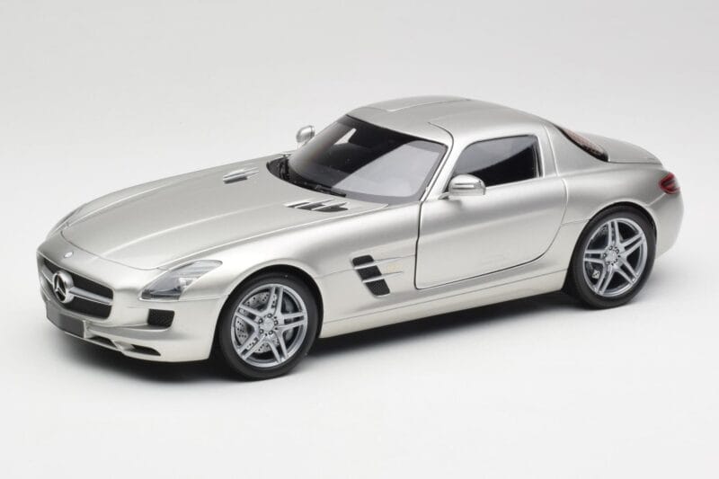 Mercedes SLS AMG C197 Matt Silver Minichamps 1:18 100039029 Diecast