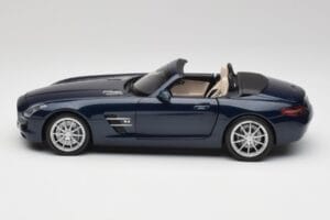 Mercedes SLS AMG R197 Roadster South Seas Blue Minichamps 1:18 100039031 Diecast - image 4 of 8