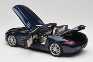 Mercedes SLS AMG R197 Roadster South Seas Blue Minichamps 1:18 100039031 Diecast - image 5 of 8