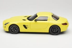 Mercedes SLS AMG C197 Yellow Minichamps 1:18 100039022 Diecast - image 4 of 8