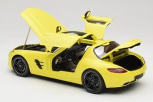 Mercedes SLS AMG C197 Yellow Minichamps 1:18 100039022 Diecast - image 5 of 8