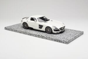 Mercedes Brabus SLS AMG 700 Biturbo Pearl White Minichamps 1:18 107032020 Diecast - image 4 of 6