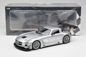 Mercedes SLS AMG GT3 C197 Street Silver Minichamps 1:18 151113100 Diecast - image 6 of 6