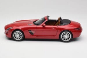 Mercedes SLS AMG R197 Roadster Le Mans Red Minichamps 1:18 100039030 Diecast - image 4 of 8