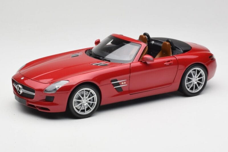 Mercedes SLS AMG R197 Roadster Le Mans Red Minichamps 1:18 100039030 Diecast