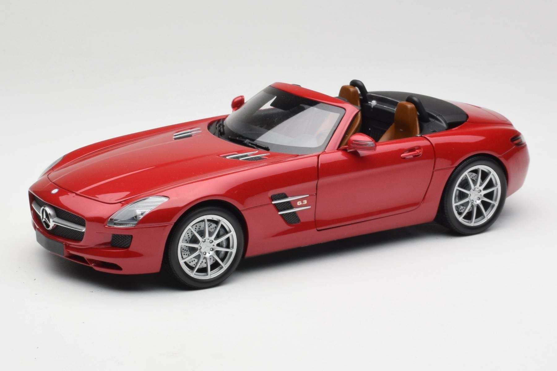 Mercedes SLS AMG R197 Roadster Le Mans Red Minichamps 1:18