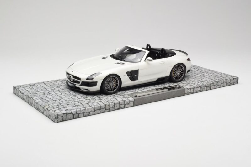 Mercedes Brabus SLS AMG 700 Biturbo Roadster Pearl White Minichamps 1:18 Mercedes Brabus SLS AMG 700 Biturbo Roadster Pearl White Minichamps 1:18 107032130 Diecast