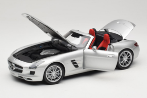 Mercedes SLS AMG Roadster Iridium Silver Minichamps 1:18 B66960078 Diecast - image 2 of 8