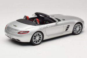 Mercedes SLS AMG Roadster Iridium Silver Minichamps 1:18 B66960078 Diecast - image 3 of 8