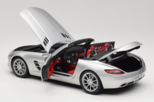 Mercedes SLS AMG Roadster Iridium Silver Minichamps 1:18 B66960078 Diecast - image 5 of 8