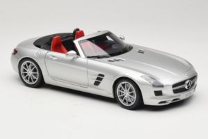 Mercedes SLS AMG Roadster Iridium Silver Minichamps 1:18 B66960078 Diecast - image 6 of 8