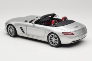 Mercedes SLS AMG Roadster Iridium Silver Minichamps 1:18 B66960078 Diecast - image 7 of 8