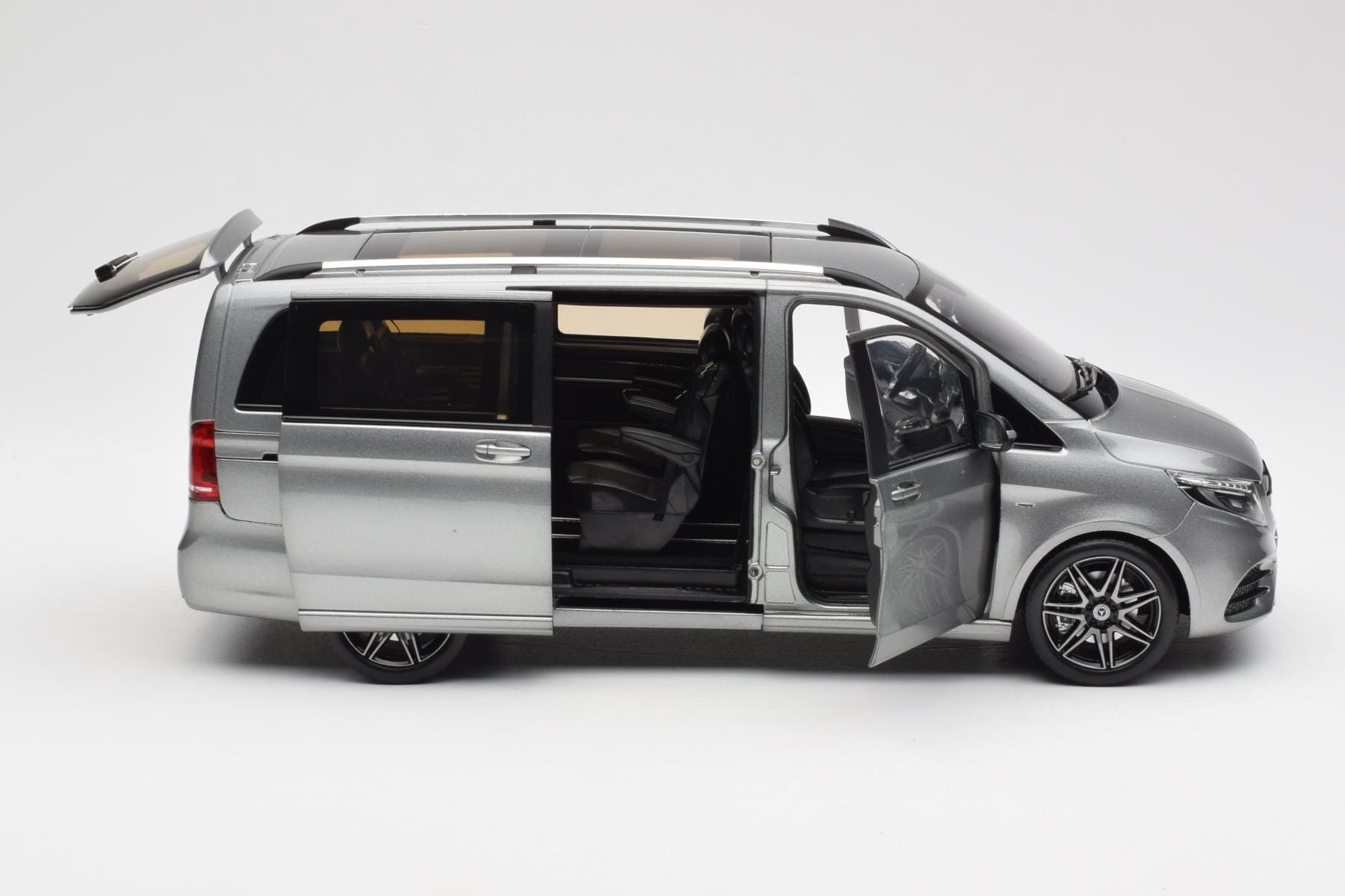 Mercedes V-Class W447 AMG Line Grey Metallic Norev 1:18