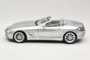 Mercedes Vision SLR Roadster Silver Maisto 1:18 B66962107 Diecast - image 4 of 8
