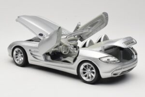 Mercedes Vision SLR Roadster Silver Maisto 1:18 B66962107 Diecast - image 5 of 8