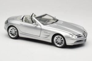 Mercedes Vision SLR Roadster Silver Maisto 1:18 B66962107 Diecast - image 6 of 8
