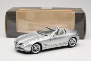 Mercedes Vision SLR Roadster Silver Maisto 1:18 B66962107 Diecast - image 8 of 8