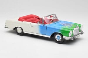 Mercedes 280SE W108 Tricolor Maisto 1:18 56014 Diecast - image 6 of 8