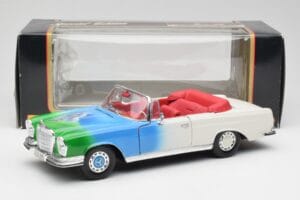 Mercedes 280SE W108 Tricolor Maisto 1:18 56014 Diecast - image 8 of 8