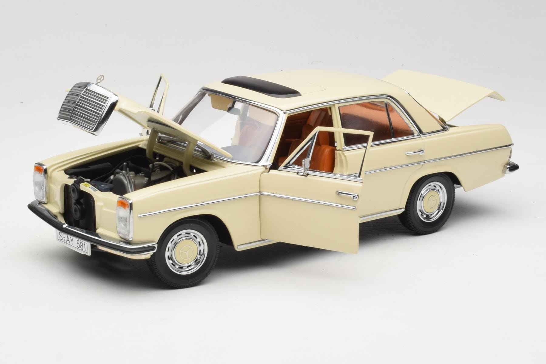 Sun Star Mercedes W115 1:18 Strich 8 Cream Diecast