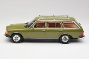 Mercedes W123 200T Cypress Green BoS Models 1:18 BOS008 Diecast - image 3 of 6