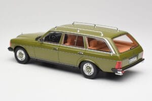Mercedes W123 200T Cypress Green BoS Models 1:18 BOS008 Diecast - image 5 of 6