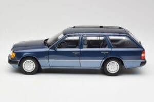 Mercedes 300D W124 T-Modell Nautical Blue Norev 1:18 183962 Diecast - image 4 of 8
