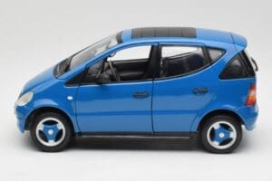 Mercedes A-Class W168 Azure Blue Maisto 1:18 50311 Diecast - image 4 of 8
