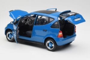Mercedes A-Class W168 Azure Blue Maisto 1:18 50311 Diecast - image 5 of 8