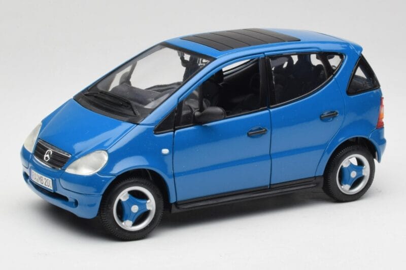 Mercedes A-Class W168 Azure Blue Maisto 1:18 50311 Diecast