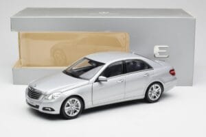 Mercedes E-Class W212 Avantgarde Iridium Silver Paint Issue 2 Minichamps 1:18 B66960212-D2 Diecast - image 11 of 11