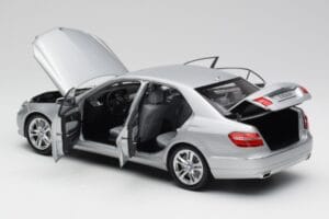 Mercedes E-Class W212 Avantgarde Iridium Silver Paint Issue 2 Minichamps 1:18 B66960212-D2 Diecast - image 5 of 11