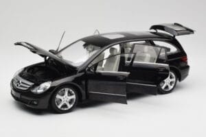 Mercedes R-Class W251 Obsidian Black Minichamps 1:18 150034601 Diecast - image 2 of 8