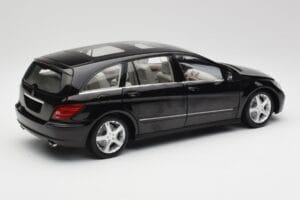 Mercedes R-Class W251 Obsidian Black Minichamps 1:18 150034601 Diecast - image 3 of 8