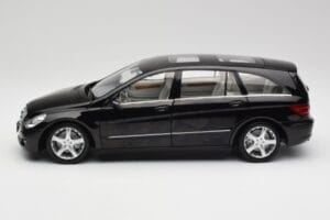 Mercedes R-Class W251 Obsidian Black Minichamps 1:18 150034601 Diecast - image 4 of 8